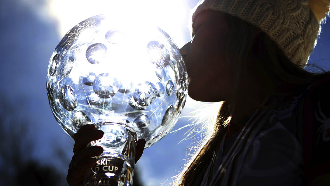 ASPEN,COLORADO,USA,19 MAR 17 - ALPINE SKIING - FIS World Cup Final, giant slalom, ladies, award ceremony  Image shows Mikaela Shiffrin (USA)  Keywords: crystal globe, trophy, medal  Photo: GEPA pictures  Andreas Pranter